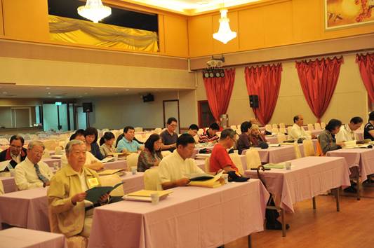 圖說：新書發表會，左一方景鈞（理事）.及本會會員（後裔）、貴賓…..等