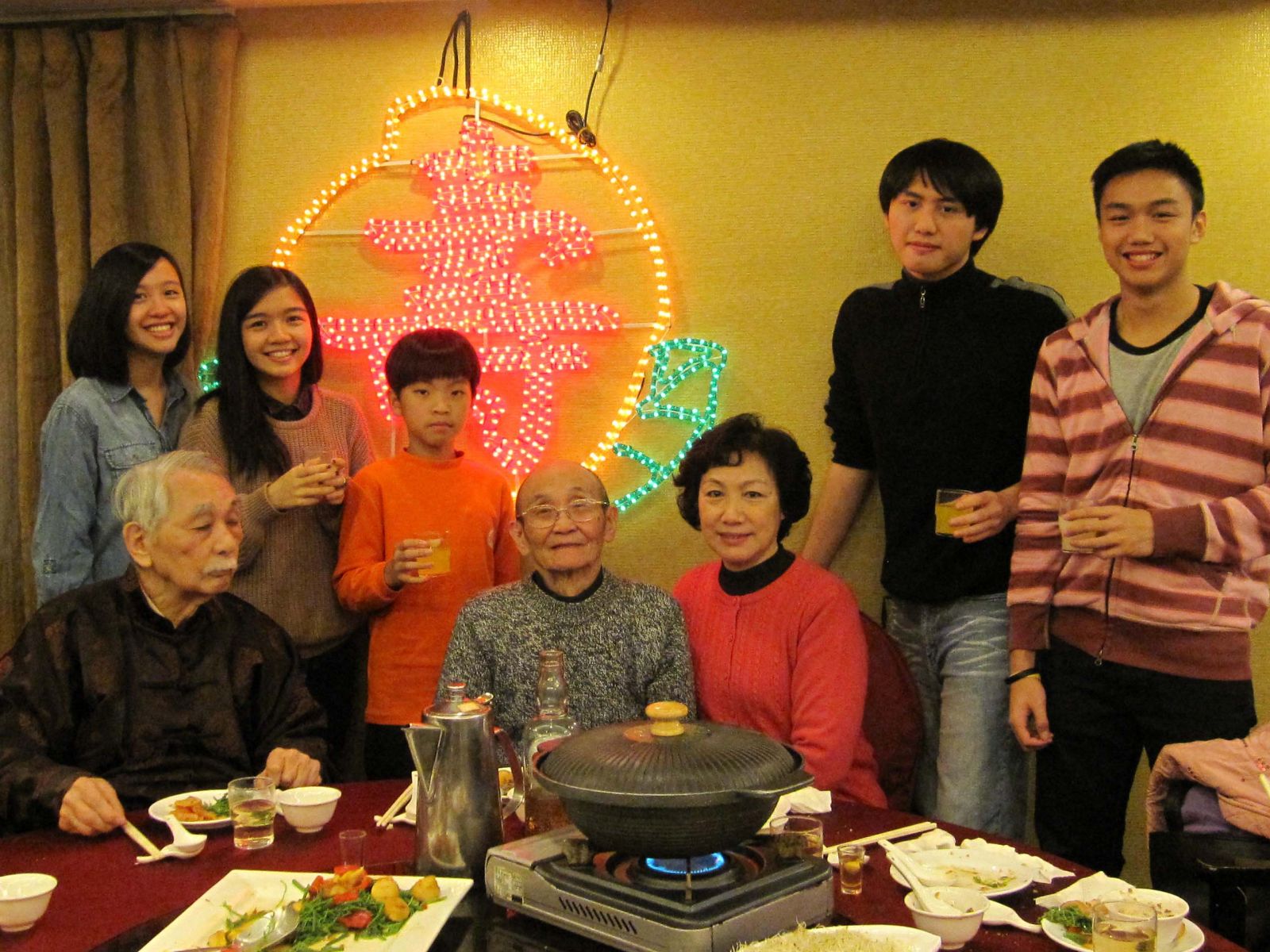 殷振亞之子，殷銑壽宴