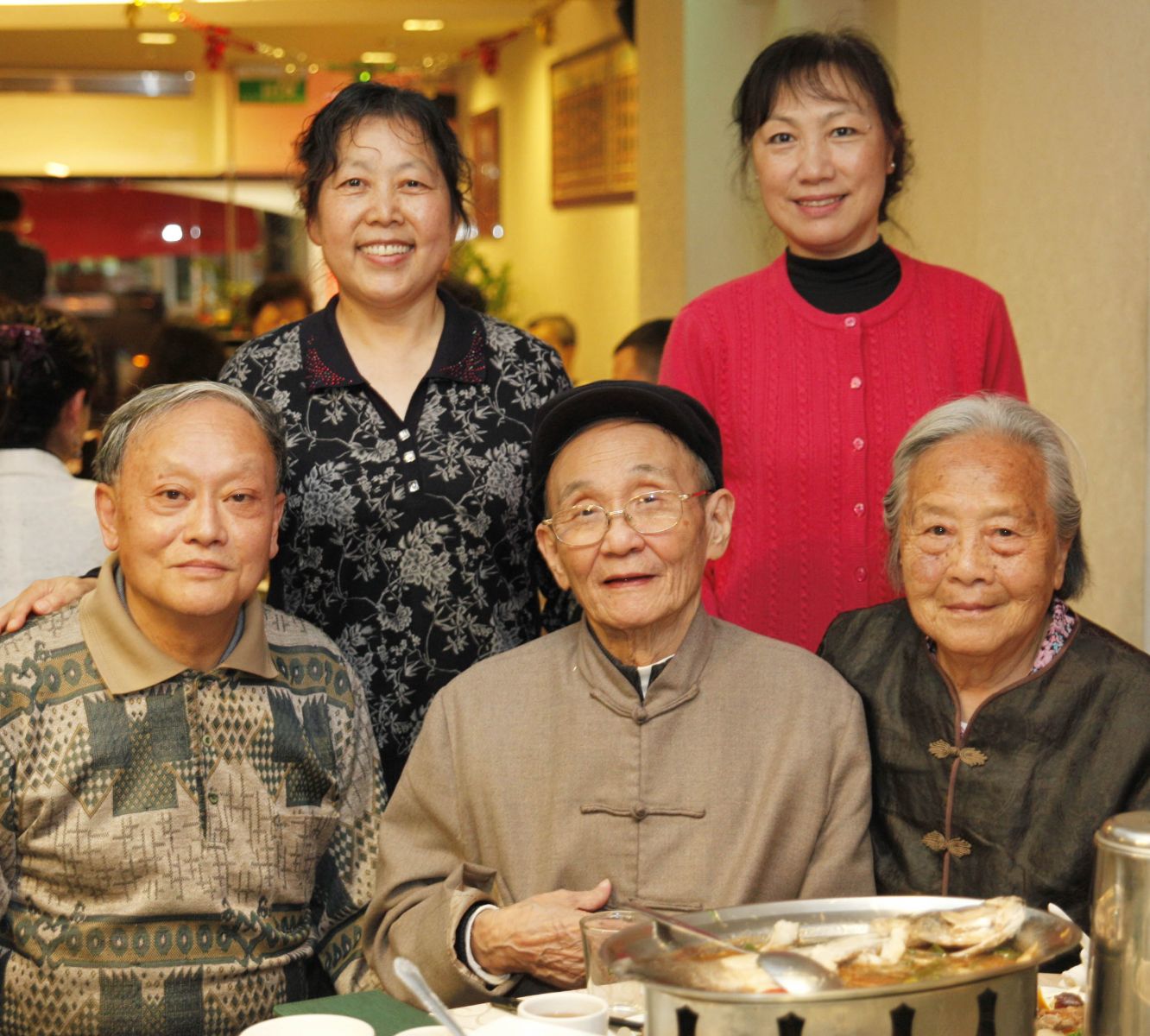 本會殷銑指導委員和武漢後裔合影